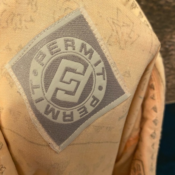 Permit button down size Large - Picture 4 of 5